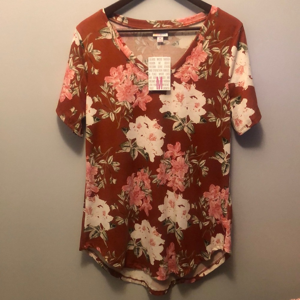 LuLaRoe Iris Tee- Size Medium‎ "NWT"